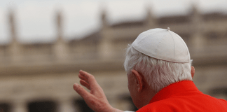 Bergoglio, Ratzinger e il tramonto di una fede ▷ Fusaro: “Vi spiego la fine del Cristianesimo”