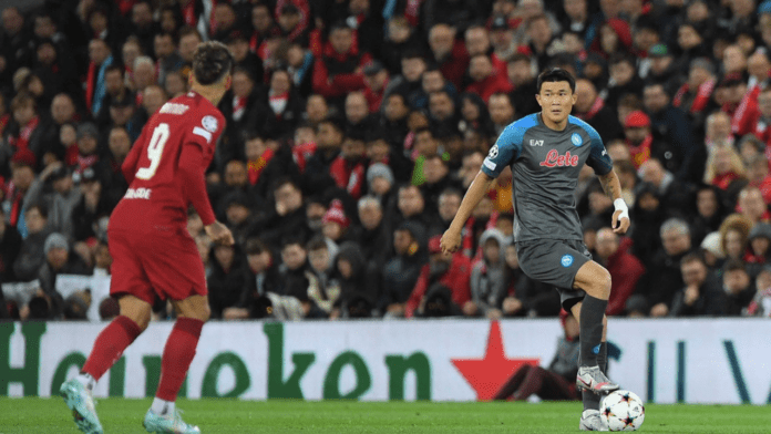 Un bel Napoli inciampa ad Anfield: ride il Liverpool grazie a Salah e Nunez