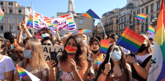 La sinistra ha rinnegato i propri valori: da falce e martello all’arcobaleno il passo è breve