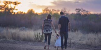 La famiglia naturale non rientra più nel sistema dominante: “È discriminazione contro gli LGBTQ”