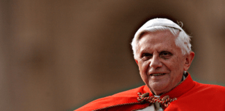 Vaticano nel caos: il vero Pontefice è morto e Bergoglio potrebbe abbandonare presto