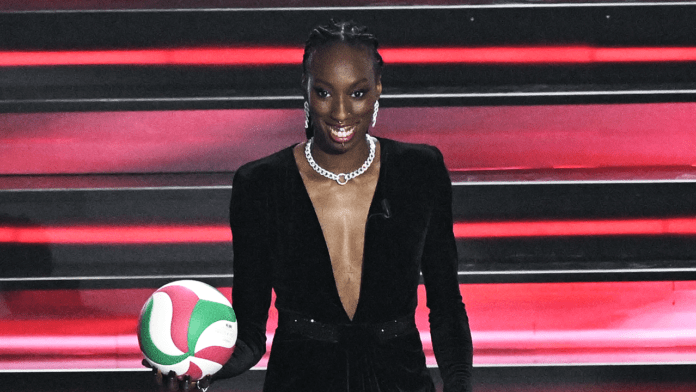 “Cara Egonu, ecco perché non ti dovevi permettere” ▷ Lo sfogo in diretta di un ascoltatore