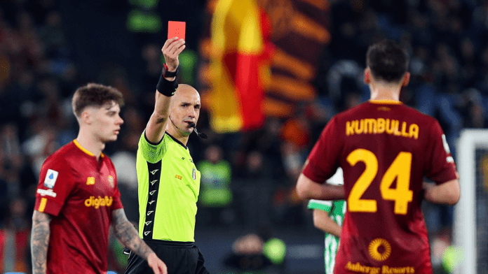 Roma-Sassuolo, il Var trae in inganno Fabbri? ▷ “Non ha visto tutto sul contatto Kumbulla-Berardi”