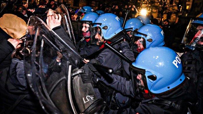 Scontri a Napoli, Michetti: “La celere deve agire, non si può lasciar devastare una città in quel modo”