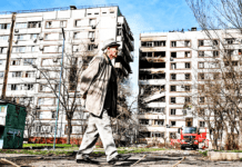 L’incredibile copertina di guerra che falsifica un attacco ▷ Giorgio Bianchi: “Qui i debunker zitti”