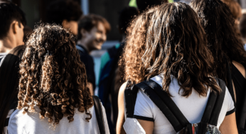 “Buon pomeriggio ragazze”, il saluto che costa il posto di lavoro ad una insegnante inglese