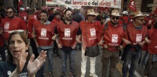 Schlein contestata dai lavoratori a Bologna: urla e critiche contro un giochetto che non va più