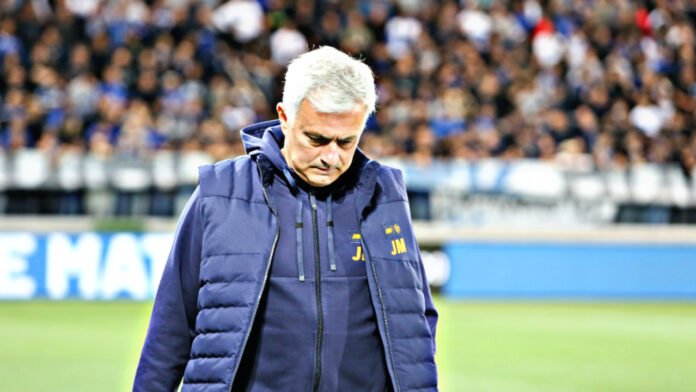 L’UEFA dà 4 giornate di squalifica a Mourinho per le frasi contro Taylor. Sanzioni anche alla Roma