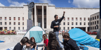 Universitari in tenda per protesta ▷ “Il vero scandalo sono i salari troppo bassi, non gli affitti”