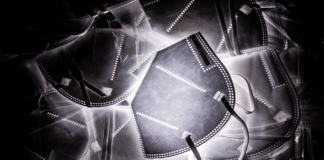 La psicosi continua, mascherine anche per proteggerci dagli incendi ▷ “Vogliono ancora spaventarci”