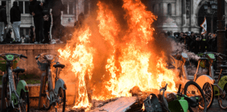 Rivolte in Francia: i giovanissimi guidano le proteste ▷ “Giustizia per Nahel”