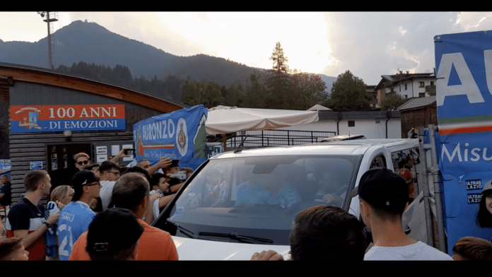 Ritiro Lazio ▷ Tensione tra Immobile e alcuni tifosi: “Non si fa così” (VIDEO)