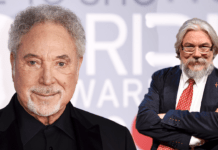 L’esibizione di Tom Jones che emoziona tutti a 80 anni ▷ “Non facciamoci rubare anche la musica”