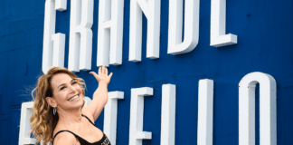 Obbedire senza pensare, come se fosse normale: “Il coming out della D’Urso fa capire tutto”