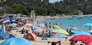 Il 70% delle spiagge italiane nelle mani dei privati: il diritto di balneazione diventa un lusso