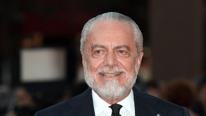 De Laurentiis, spunta il retroscena Osimhen e l’Equipe lo elogia ▷ “Un irriducibile, tra i pochi a resistere”