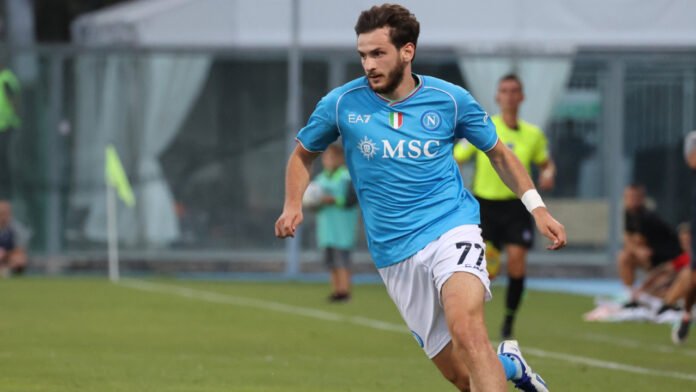 Napoli, scoppia il caso Kvara ▷ La risposta della società alle dichiarazioni dell’agente