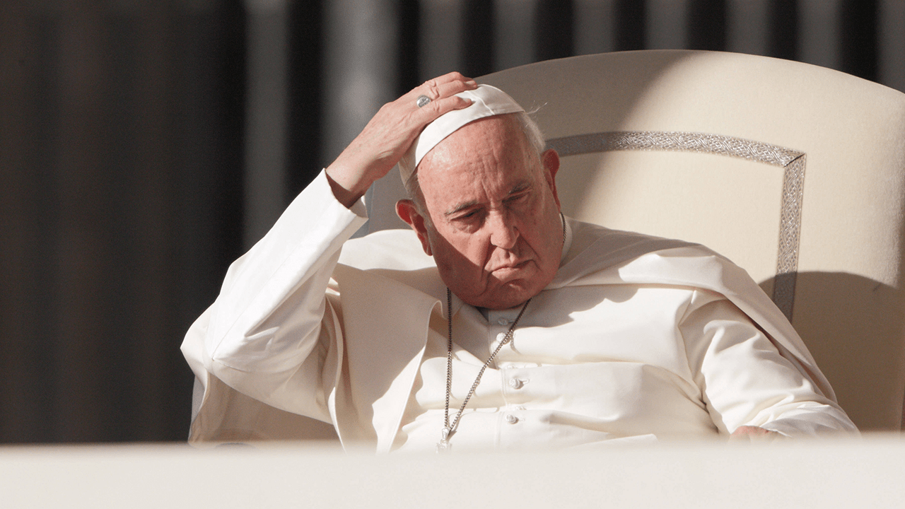 La preoccupante decisione di Bergoglio sul vescovo che ha da ridire