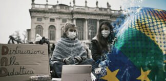 L’ipocrisia di chi vuole intervenire sui bambini in una vignetta ▷ “Questa sarebbe l’affettività?”