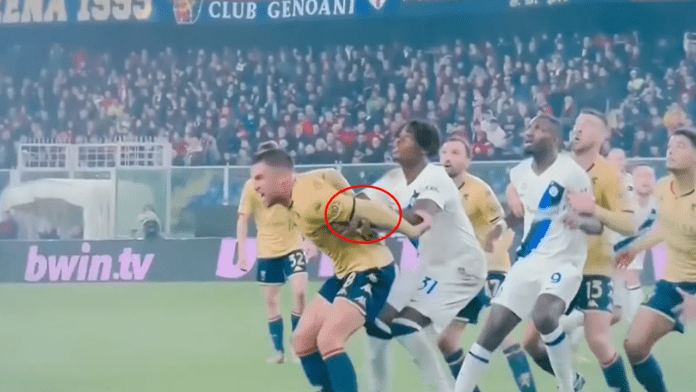 Genoa Inter, è polemica sul gol di Arnautovic: il VAR non interviene ▷ “Ma come si fa a non vedere una roba del genere?”