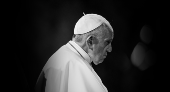 “Bergoglio è l’antipapa”: scomunica per Guidetti, un altro autogol dopo Don Minutella e Burke