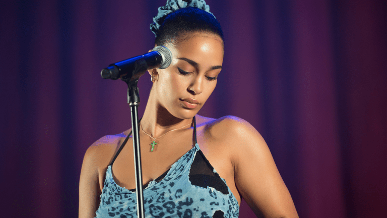 3 motivi + 1 per cui Jorja Smith dovrebbe già essere tra i tuoi artisti preferiti