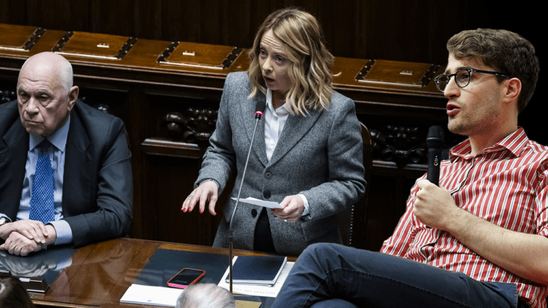 Stellantis, Meloni: “Non fa interessi italiani” ▷ Ma a rischio privatizzazione Eni, Poste e Ferrovie