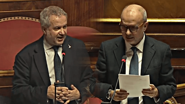 Borghi replica a Schillaci sull’OMS in aula ▷ “Questo Governo deve recuperare sovranità, non cederne”