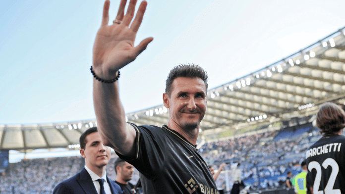 Lazio, si pensa al tandem Rocchi – Klose per il dopo Sarri: vi piacerebbe? ▷ VOTA IL SONDAGGIO