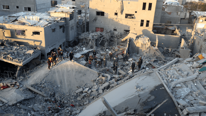 Gaza, l’esercito israeliano uccide i civili accalcati vicino ai camion degli aiuti umanitari