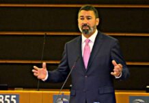 Eurodeputato gela l’aula, che prende di mira la Slovacchia ▷ “Non vi piace Fico? Vi do una notizia”