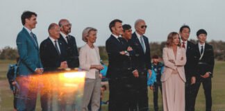 “Ma che ci faceva l’unica persona non eletta in mezzo al G7?”