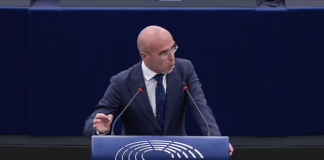 A Strasburgo parlano di misure social: Villalba irrompe ▷ “Non avete nessuna vergogna!”