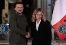 “Dove sono le armi?”, Zelensky protesta. Arriva l’impennata di spese belliche in Italia
