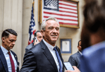 La stampa si scaglia su Kennedy JR: rispunta l’etichetta (e una gaffe) ▷ “Come buttarla in caciara”