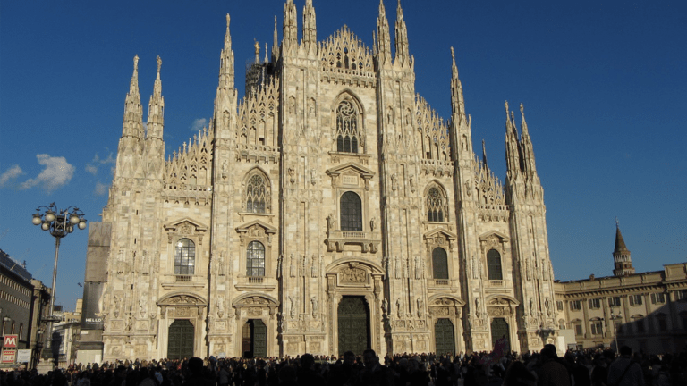 Milano, Sala fa guerra alle sigarette ▷ Boni Castellane: “È lo Stato etico di di cui parlava Gentile”