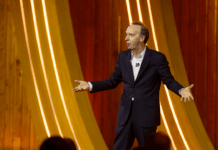 Boni Castellane commenta il monologo pro UE di Benigni sulla Rai: “Ecco qual è la sua vera funzione”