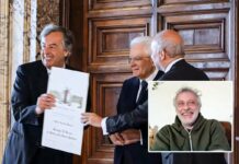 Roberto Burioni viene premiato dal Presidente della Repubblica Sergio Mattarella