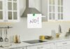 cucina moderna, con post-it con scritta no