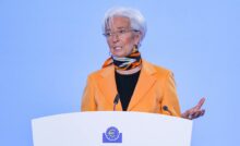Christine Lagarde mentre tiene un discorso