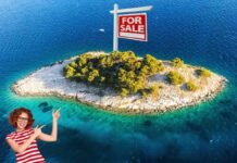 Vale quanto un bilocale ed è un’isola magica: come acquistare questo vero e proprio paradiso atollo con scritta "for sale" e ragazza che indica