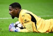Il portiere del Milan Maigna che ha appena subito un infortunio