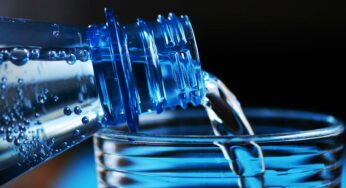 Quanta acqua dovresti bere ogni giorno (e perché lo stai facendo nel modo sbagliato)