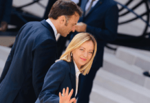 Emmanuel Macron e Giorgia Meloni durante il vertice a Parigi sulle 'garanzie di sicurezza'
