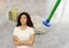 donna che pensa, ingredienti misterioso e mocho per pavimenti