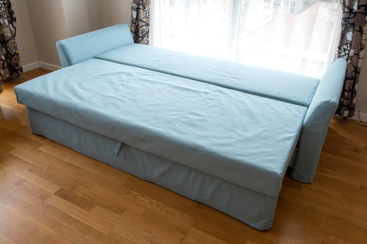 divano letto azzurro