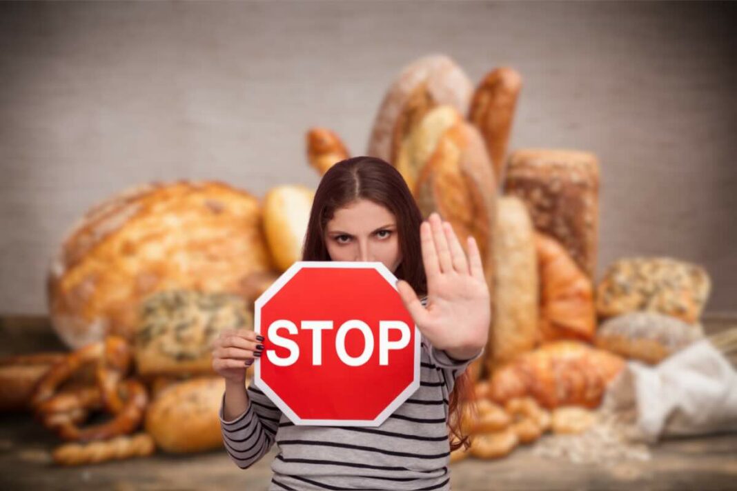 sfondo con diversi tipi di pane, donna con segno stop