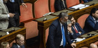 Senato, il Senatore De Carlo durante una Discussione Parlamentare
