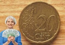 È assurdo, questa moneta da 20 centesimi vale 1950 euro: potresti averla moneta da 20 centesimi e donna con banconote da 100 euro