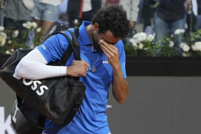 Infortunio Berrettini, terribile aggiornamento: si allungano i tempi di recupero Berrettini in lacrime